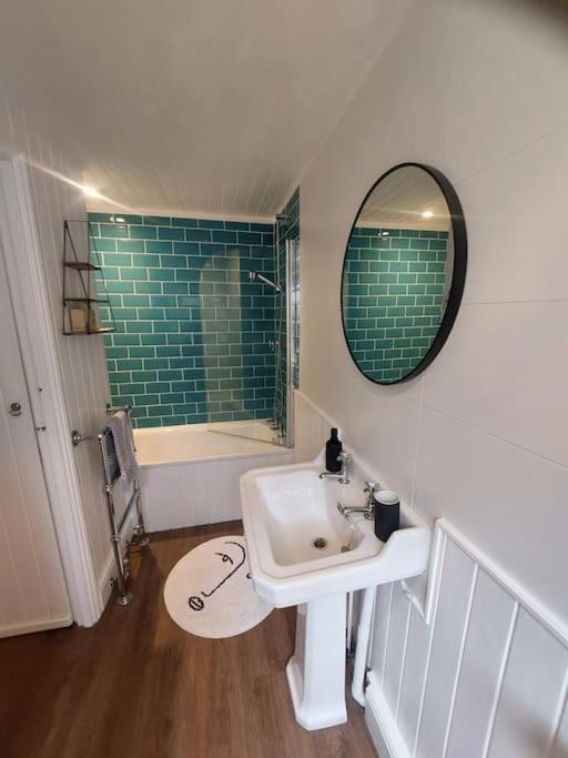 Holiday home Clifftop Mews - Westcliff - - Pet Friendly! *