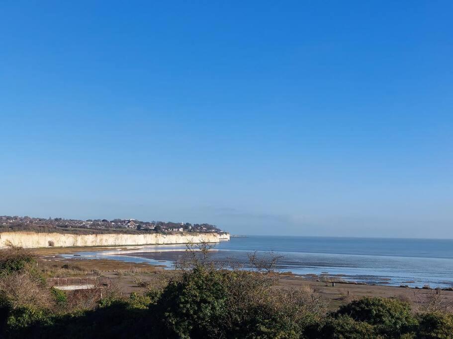 Clifftop Mews - Westcliff - - Pet Friendly! Holiday home *